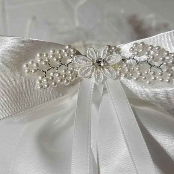 First Communion Flower Girl Veil attached to comb, flowers, pearls 22" long NIP - Picture 5 of 6